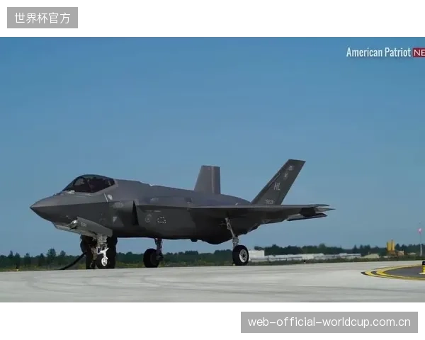 美国队中场“绞肉机”组合成型,其扫荡能力将为前场攻击群提供有力保护。 美国队中场“绞肉机”组合成型,其扫荡能力将为前场攻击群提供有力保护。