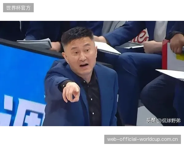 季后赛成为教练战术博弈舞台，杜锋指导的临场高频调整能力体现联盟顶级水准。
